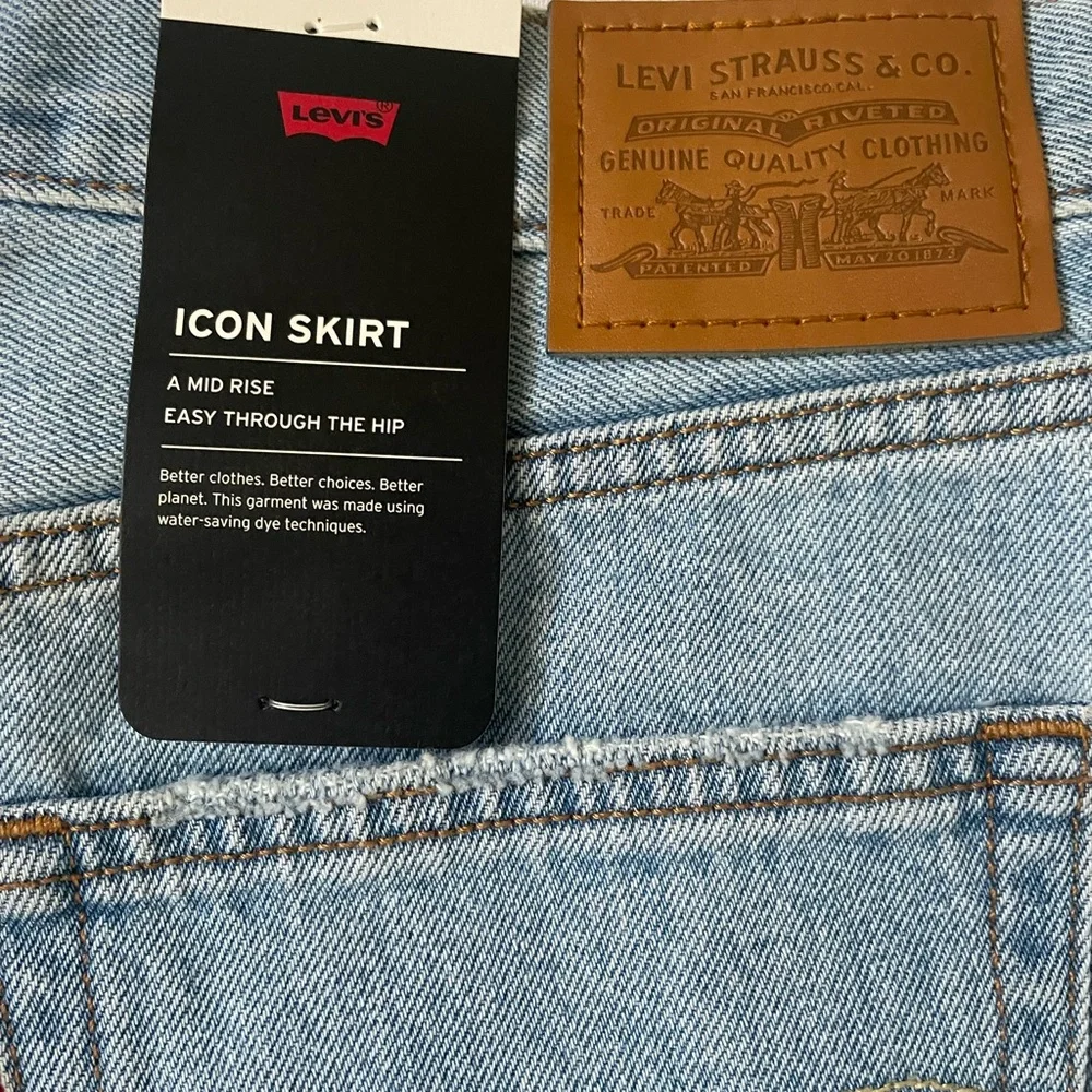 Levi’s premium mid rise icon mini Jeans skirts light wash blue